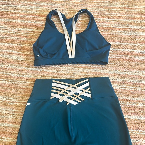 Fabletics Powerhold leggings and bra set size medium - Picture 1 of 6